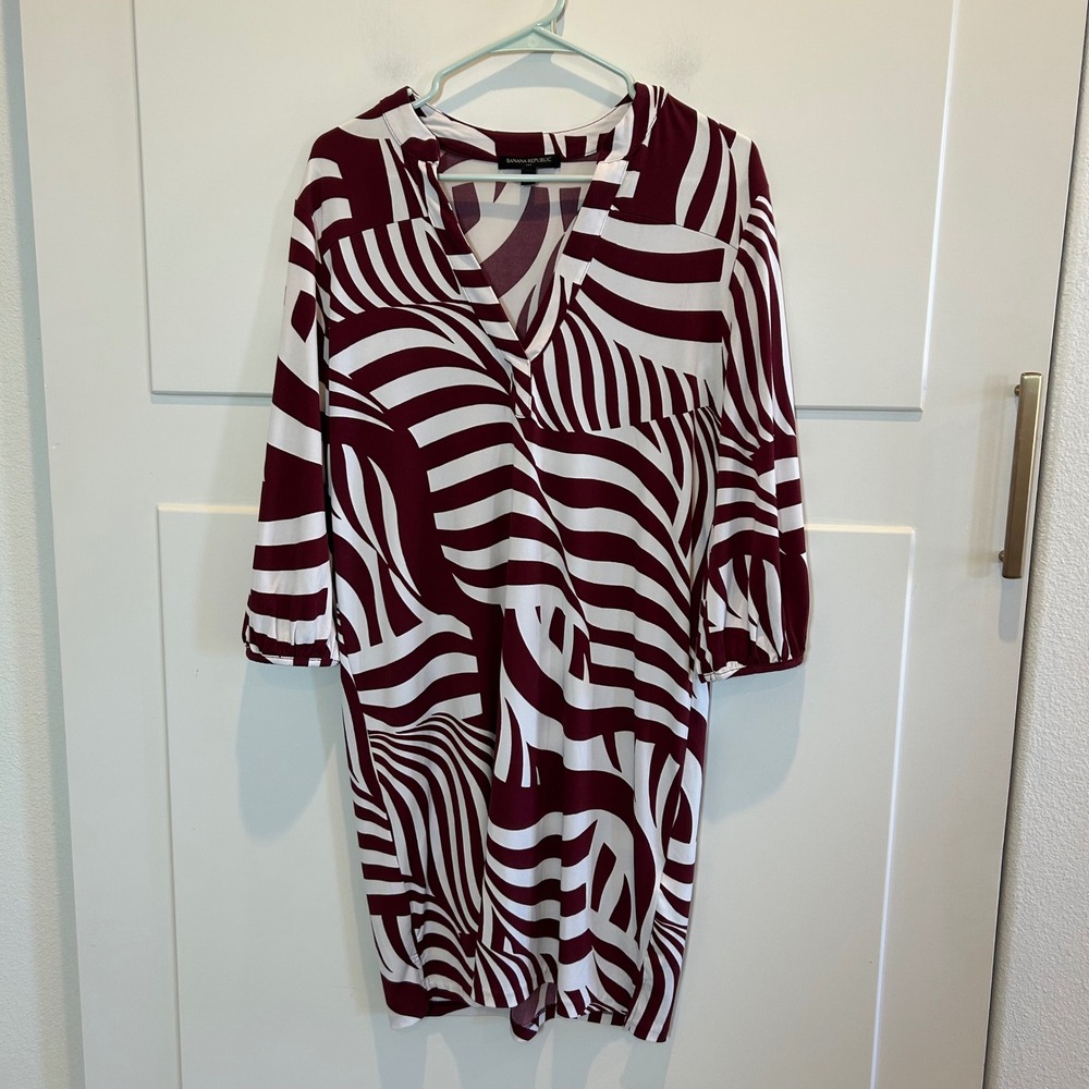 Banana‎ Republic Burgundy White Abstract Zebra Stripe V-Neck Shift Dress Small